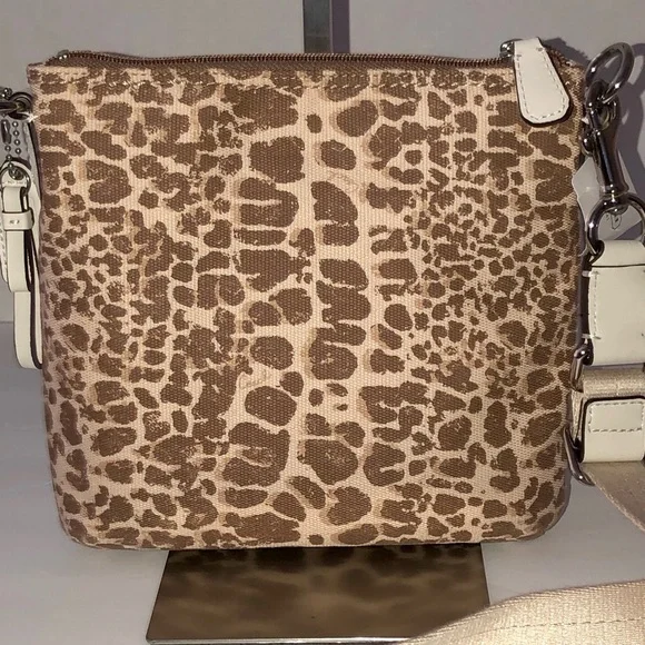 NWT! COACH Park Giraffe SV/Natural Multi Print Swing-pack F50562 - Picture 3 of 7